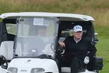 Donald Trump hral golf v Skotsku protesty cakaju