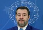 Taliansky vicepremier sa opat postavi pred sud za lode s utecencami