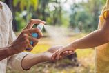 Odbornik varuje komare vas budu stipat ak mate oblecenie tejto farby a tuto vonu