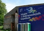 V Sobraneckych kupeloch upravili areal asfalt konci v strku chybaju obrubniky