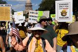 Miliony Americanov protestovali proti Donaldovi Trumpovi Demokracia patri ludom nie ambiciam jedneho muza
