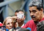 Napatie v Karibiku USA poslali lietadlovku Maduro varuje pred vojnou