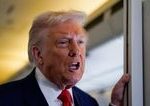 Donald Trump zrusil Bidenove podpisane dokumenty Autopenom