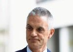 Generalny riaditel BBC Tim Davie a sefka spravodajstva rezignovali po obvineniach zo zmanipulovania Trumpovho prejavu