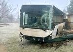 Autobus v Gerlachove narazil do plotov a garaze
