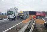 Kamion havaroval na D1 pri Dubnici nad Vahom