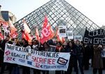 Strajk zamestnancov uzatvoril Louvre protestuju za lepsie podmienky