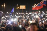Tisice Slovakov prisli na namestia vypiskat mafiu