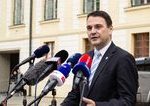 Andrej Babis potvrdil ze minister Petr Macinka ostava vo funkcii