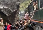 Celna zrazka dvoch vlakov pod Machu Picchu mala jednu obet a 40 zranenych