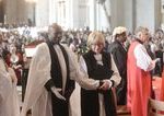 Sarah Mullallyova sa stala prvou zhenou na cele anglikanskej cirkvi v Canterbury