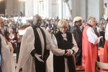 Sarah Mullallyova sa stala prvou zhenou na cele anglikanskej cirkvi v Canterbury