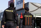 Vrchny sud v Prahe potvrdil devatrocny trest vazenia pre mladika ktory vlani brutalne ubodal dve predavacky