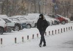 Zasnezene cesty a husta hmla znizuju viditelnost