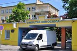 Bombova hrozba v trnavskej nemocnici Policia prehladava areal a ziada o zvysenu opatrnost