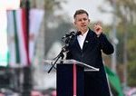 Madarsko celi pred volbami skandalu s intimnym videom Opozicny lider Magyar celi masivnej diskreditacii