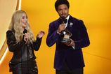 Moderator cien Grammy rozzuril Donalda Trumpa vtipom o Gronsku a Epsteinovi Prezident si vola pravnikov