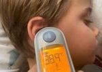 Pri superchripke aj pri teplotach nad 40 C Na znizenie vysokej horucky u deti by sme mali vzdy ako prve zvolit liek nie studene obklady A nikdy nie na hlavu a koncatiny vysvetluje pediatriczka