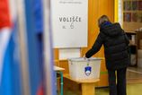 Napat volby v Slovinsku Takmer 1 7 miliona volicov rozhoduje o zlozeni parlamentu a buducej koalicii