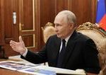STVR ukazala usmiatych utecencov a Putin dostal viac priestoru Mimovladka analyzovala ako slovenske televizie zvladli 4 vyrocie vojny