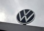 Volkswagen vlani zarobil takmer o polovicu menej globalne predaje stagnovali