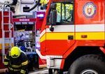 Hasici zasahuju v obci Slavec pri poziari rodinneho domu