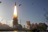 Kozmicka kapsula Orion uspesne dosiahla polovicu cesty k Mesiacu NASA zverejnila snimky z misie