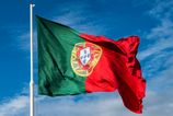Povedali im aby hladali hracku a usli Portugalska policia vypatrala par ktory v lese nechal malych chlapcov s previazanymi ocami