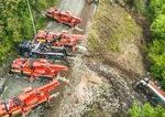 Zasah v narocnom terene Tazka technika odstranuje rusen po minulorocnej zrazke rychlikov fotoreportaz