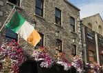 Dublin na jar ziari tehlovymi domami a parkmi Mierne pocasie praje nakupom prechadzkam aj posedeniu v baroch