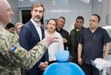 Juraj Blanar na Ukrajine odovzdal lekarske pristroje v hodnote statisticov eur a ocenil pracu miestnych lekarov