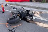 motocyklista zomrel po naraze do oplotenia pri ceste vo velkych ulanoch