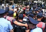 Albansko zasiahli protesty proti hotelu spojenemu s rodinou Trump Policia zadrzala viacerych demonstrujucich