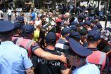 Albansko zasiahli protesty proti hotelu spojenemu s rodinou Trump Policia zadrzala viacerych demonstrujucich