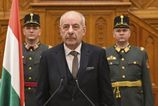 Madarsky prezident vaha s podpisanim ustavne novely meni pravidla pre sudcov aj prezsidenta