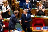 Orbnov system dostava najtvrdsi uder magyar presadil zmenu ustavy a odvolava prezidenta
