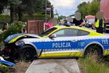 Rychlo a zbesilo po polsky Mustang opiteho vodica dostal majaky aj tak skonsil v plote
