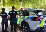enviropolicajti zasahuju pri podozrivej skaldke v komarne preveruju nelegalne rozoberanie vozidiel