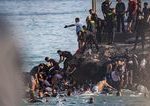 Europky ostrov v Afrike prekrocili tisicky migrantov Niekolko z nich zahynulo Spanska posiela specialne jednotky