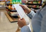 Slovaci viac minaju v kamenych obchodoch Maloobchodne trzby vzrastli druhy mesiac po sebe realne o 2 percenta