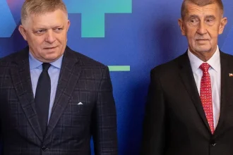 Babiš odkázal Ficovi, že Česko by pri útoku na spojenca NATO rešpektovalo článok 5