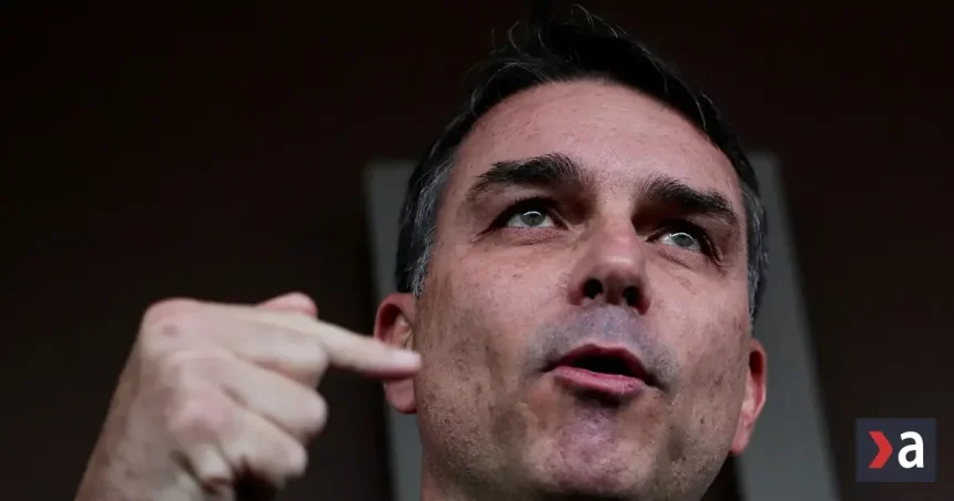Bolsonarovho syna vyšetrujú za korupciu, chce kandidovať proti Lulovi