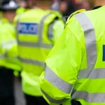 Britská polícia zasiahla proti mafii: 17 zadržaných, razie po celej krajine