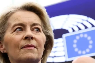 Brusel odmietol celoeurópsku daň pre ropné firmy, Berlín tlačí na mimoriadne zisky
