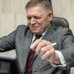 Česi sa smejú z Fica, prirovnávajú ho k zmätenému kráľovi z Pyšnej princeznej