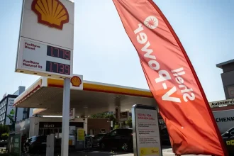 Česko znižuje daň z nafty na minimum a stropuje marže na pumpách