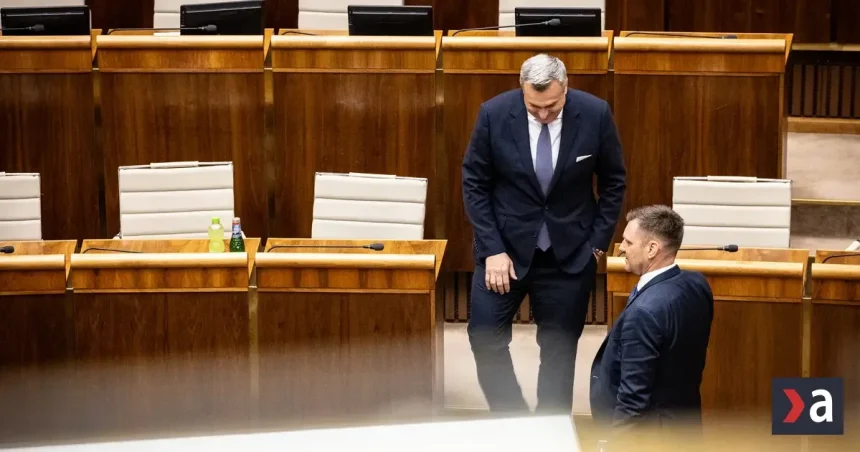 Danko sa Tarabovi na schodoch smial, potom ho zosadil. Koalíciu čakajú náročné dni.