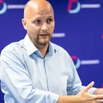 Demokrati: Miliónovú zákazku pre vojenskú nemocnicu získala firma bez webu