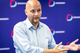 Demokrati: Miliónovú zákazku pre vojenskú nemocnicu získala firma bez webu