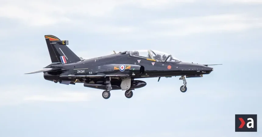 Dráma na oblohe pri Anglesey: piloti vyskočili z lietadla, zranenia ľahké